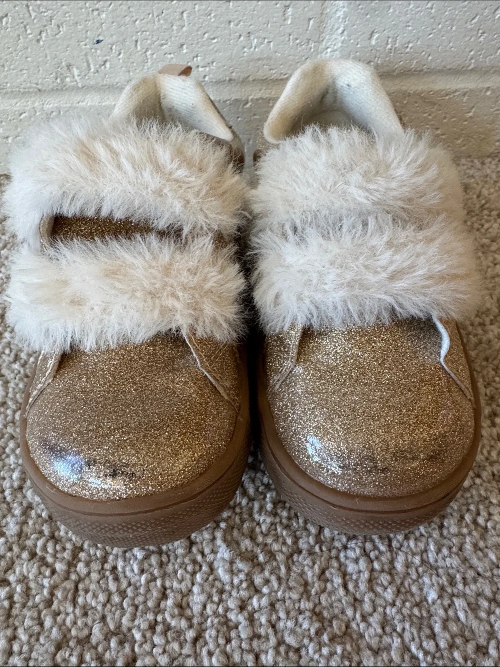 GAP Toddler Glitter Gold Sneakers with Cream Faux-Fur Straps, Size 9